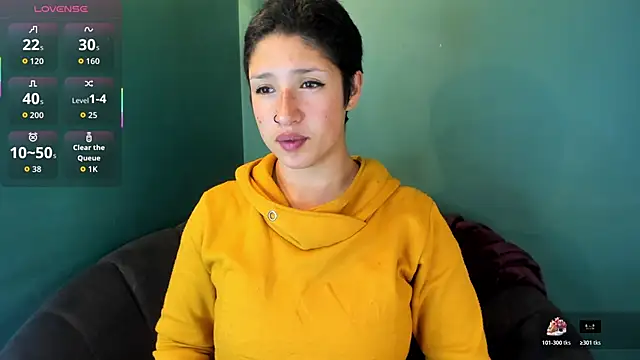 Elaine87  online show from November 14, 2025, 9:35 pm