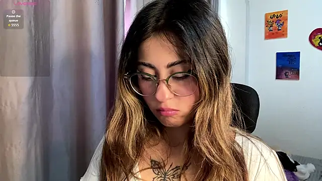 emma  bell  online show from October 8, 2025, 9:12 pm