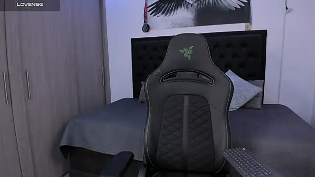 santi aesthetic online show from October 6, 2025, 2:42 am