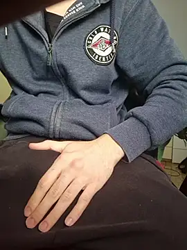 tipetto06 online show from November 3, 2025, 12:28 pm