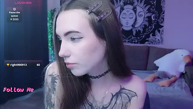 naugghtynikki online show from November 3, 2025, 4:36 am