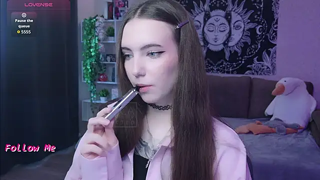 naugghtynikki online show from November 5, 2025, 5:18 am