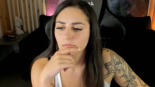 ValeriiMills online show from September 19, 2025, 2:40 pm