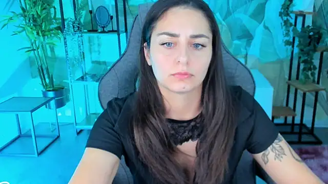 ValeriiMills online show from October 10, 2025, 2:38 pm