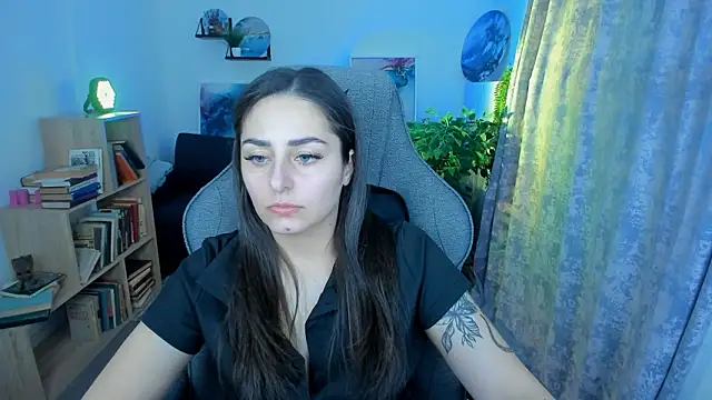 ValeriiMills online show from March 12, 2026, 9:43 pm