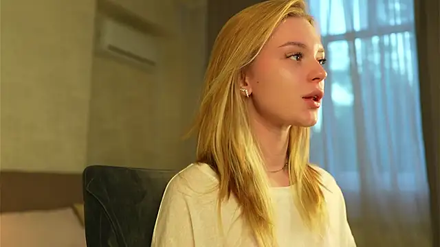 Cyberheart  online show from October 1, 2025, 2:56 pm