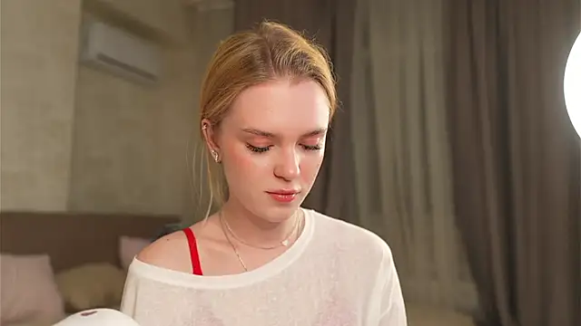 Cyberheart  online show from October 7, 2025, 3:42 pm