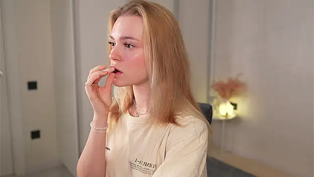 Cyberheart  online show from November 9, 2025, 5:55 pm