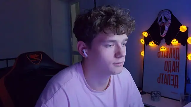 DanyDavis online show from October 28, 2025, 10:12 pm