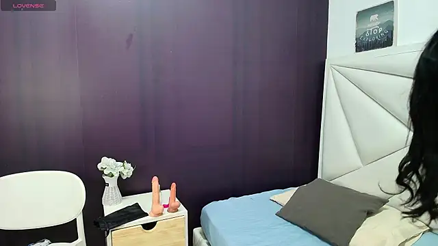 paula zambrano7 online show from October 31, 2025, 1:45 pm