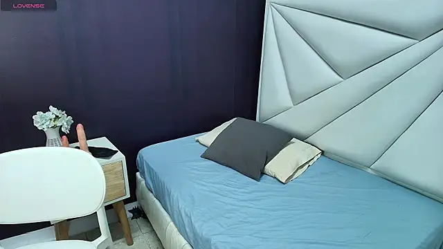 paula zambrano7 online show from November 3, 2025, 2:40 pm