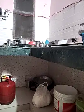 Desi Bhabi 01 online show from December 4, 2025, 2:37 pm