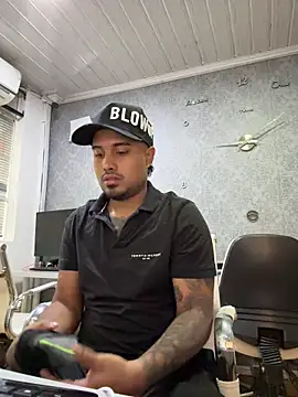 PapiStan online show from October 31, 2025, 2:18 pm