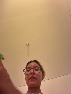 Pretty roxxyy online show from March 1, 2026, 2:13 am