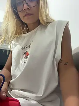 Pretty roxxyy online show from June 30, 2026, 1:06 am