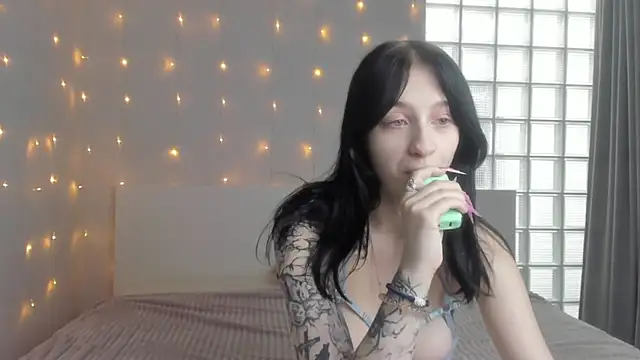 Snapshot of Chatty_Alice chatting on October 4, 2025, 1:25 am Chatty Alice online show from October 4, 2025, 1:25 am