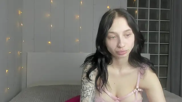 Snapshot of Chatty_Alice chatting on October 14, 2025, 1:17 am Chatty Alice online show from October 14, 2025, 1:17 am