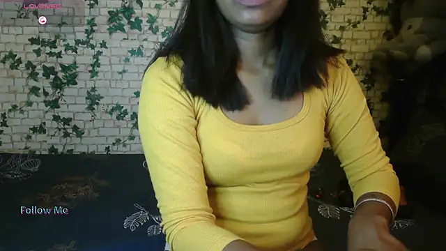 Snapshot of Trishna_love chatting on November 17, 2025, 1:55 am Trishna love online show from November 17, 2025, 1:55 am