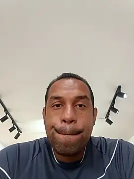 elnegro707070 online show from October 23, 2025, 11:09 am