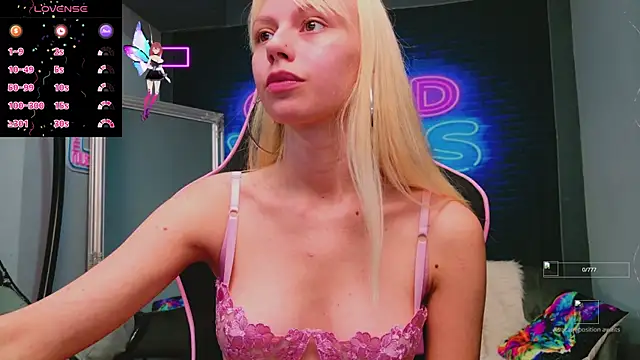 Snapshot of AlessiaCroft chatting on September 17, 2025, 4:14 am AlessiaCroft online show from September 17, 2025, 4:14 am