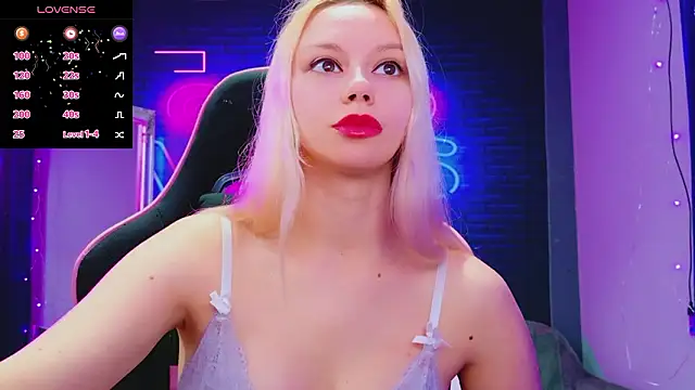 AlessiaCroft online show from March 12, 2026, 5:02 am