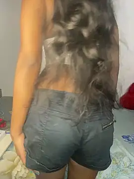 selena mia online show from February 13, 2026, 7:43 pm