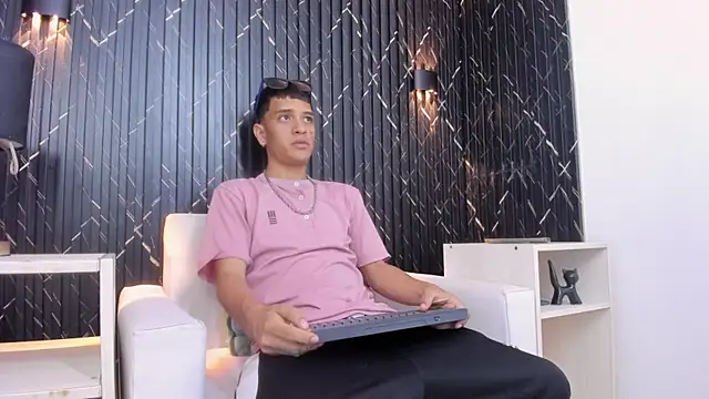 Matt Ruso online show from November 6, 2025, 3:51 am