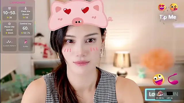 Snapshot of LunaBelle1984 chatting on November 22, 2025, 3:33 pm LunaBelle1984 online show from November 22, 2025, 3:33 pm