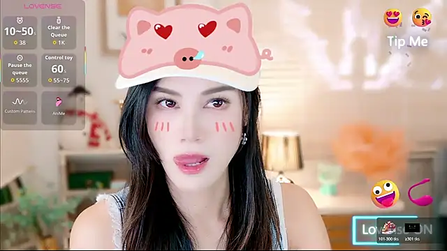 Snapshot of LunaBelle1984 chatting on November 24, 2025, 3:12 pm LunaBelle1984 online show from November 24, 2025, 3:12 pm