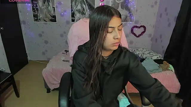 Snapshot of Medussa_katt chatting on November 12, 2025, 4:13 am Medussa katt online show from November 12, 2025, 4:13 am