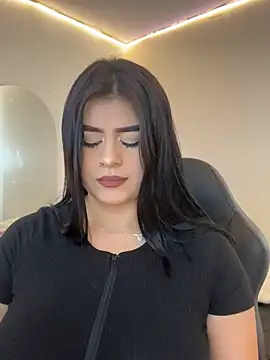 Snapshot of Kariina__69 chatting on October 16, 2025, 3:29 am Kariina 69 online show from October 16, 2025, 3:29 am