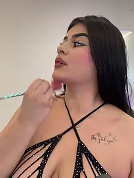 Snapshot of Kariina__69 chatting on November 7, 2025, 3:50 am Kariina 69 online show from November 7, 2025, 3:50 am