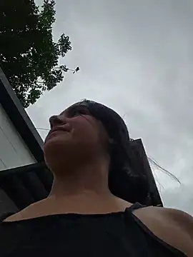 Rosa Warreen  online show from October 16, 2025, 12:50 pm