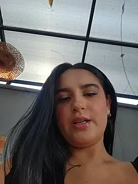 Rosa Warreen  online show from November 1, 2025, 1:35 pm