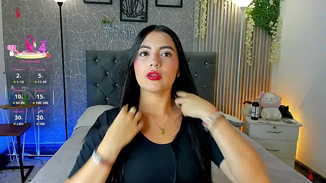 mialeia01 online show from February 6, 2026, 8:12 pm