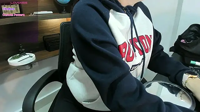 AlissaJoness online show from April 12, 2026, 11:48 am