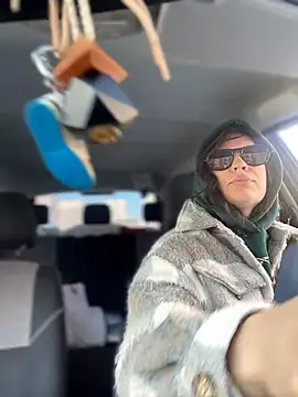 MeekyRich online show from April 18, 2026, 3:10 am