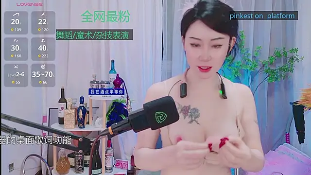 Luck Lili  online show from October 7, 2025, 4:04 pm