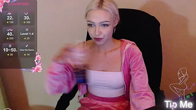 LinaLirian online show from October 9, 2025, 10:52 pm