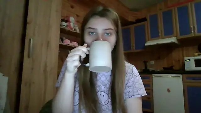 Snapshot of Little_shygirl chatting on November 11, 2025, 4:56 am Little shygirl online show from November 11, 2025, 4:56 am