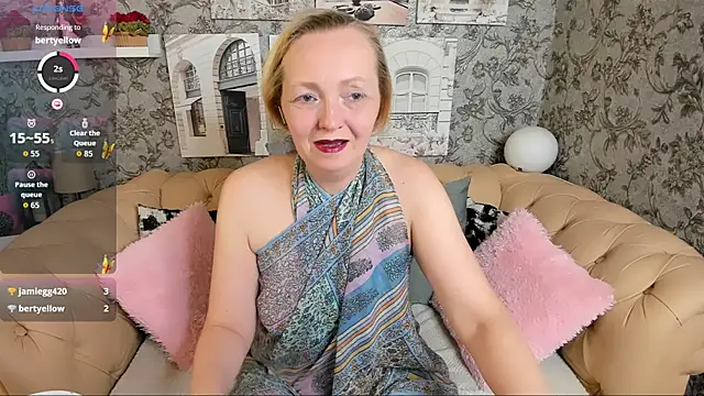 Snapshot of Karen_Villis chatting on November 13, 2025, 9:30 am Karen Villis online show from November 13, 2025, 9:30 am