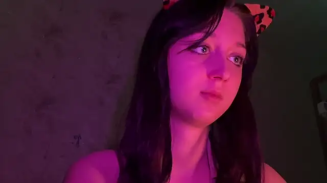 Snapshot of YourTemptation_ chatting on December 20, 2025, 2:13 pm YourTemptation online show from December 20, 2025, 2:13 pm