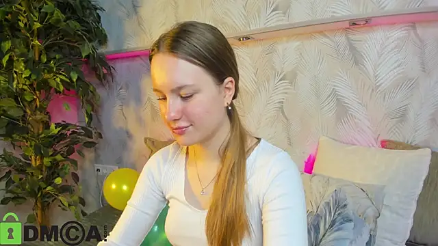 Candy Cansew online show from October 3, 2025, 1:02 am