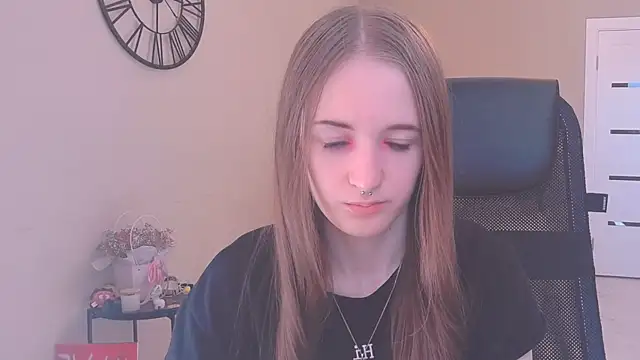 KateKayer online show from October 1, 2025, 8:42 am