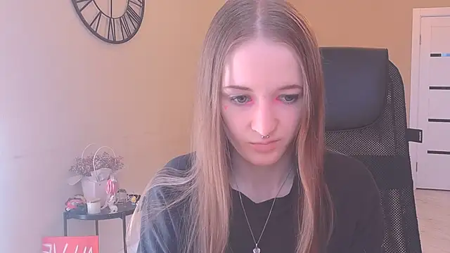 KateKayer online show from October 4, 2025, 11:19 am