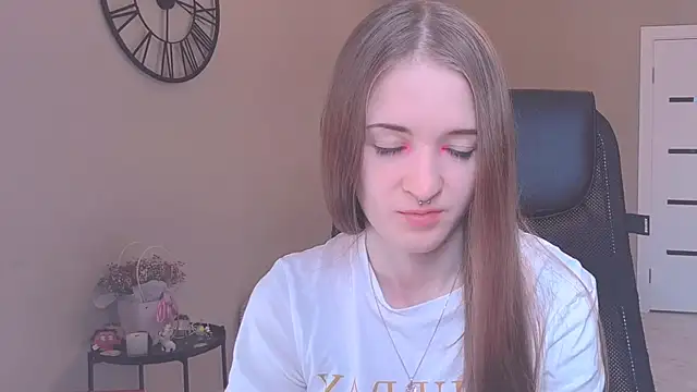 KateKayer online show from October 7, 2025, 8:44 am