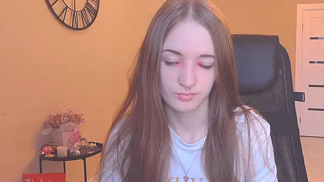 KateKayer online show from October 8, 2025, 9:07 am