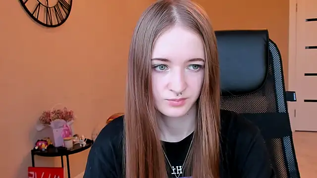 KateKayer online show from October 22, 2025, 9:31 am