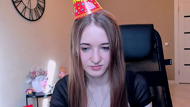 KateKayer online show from October 28, 2025, 11:25 am