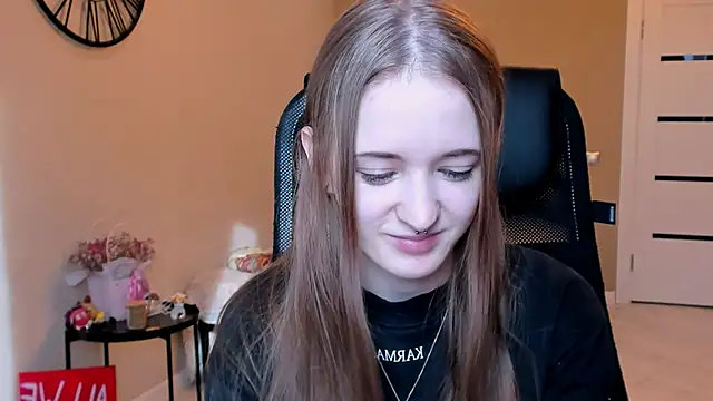 KateKayer online show from November 4, 2025, 10:58 am